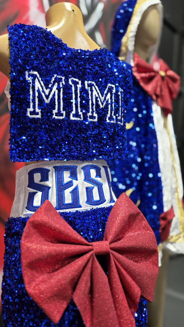 Close-up of the embroidered "MIMI" and "SESH" lettering on the ring-walk set